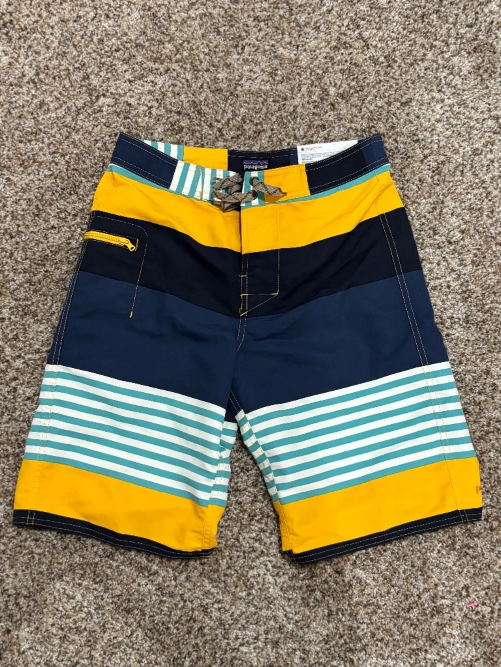 Patagonia BRAND NEW WITH TAGS Boys Wavefarer Shorts Swim Board shorts size 12